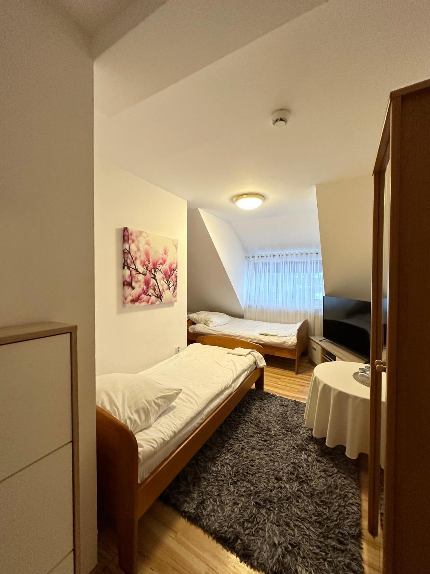 Za Miedza Motel Bralin