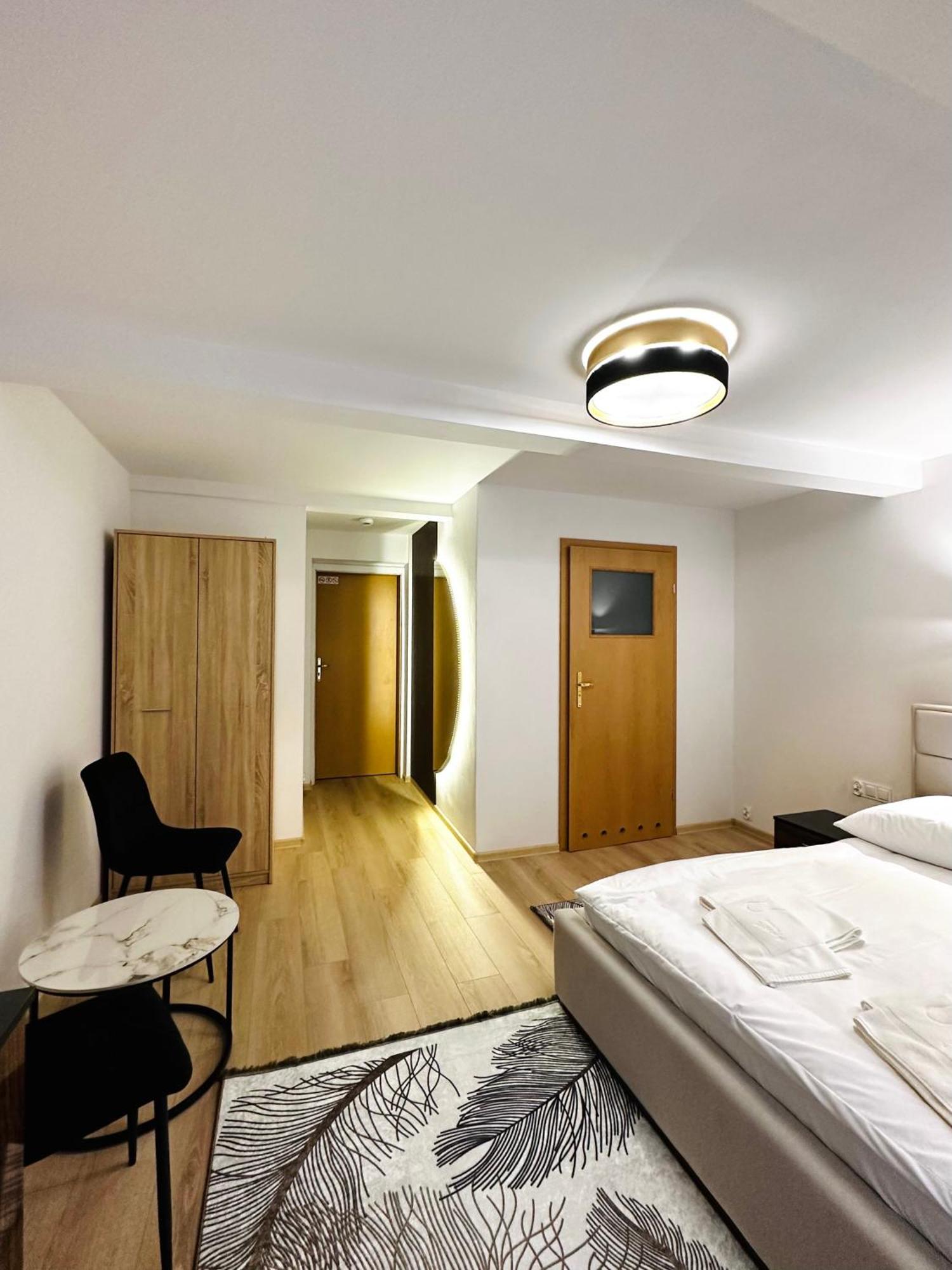 Za Miedza Motel
